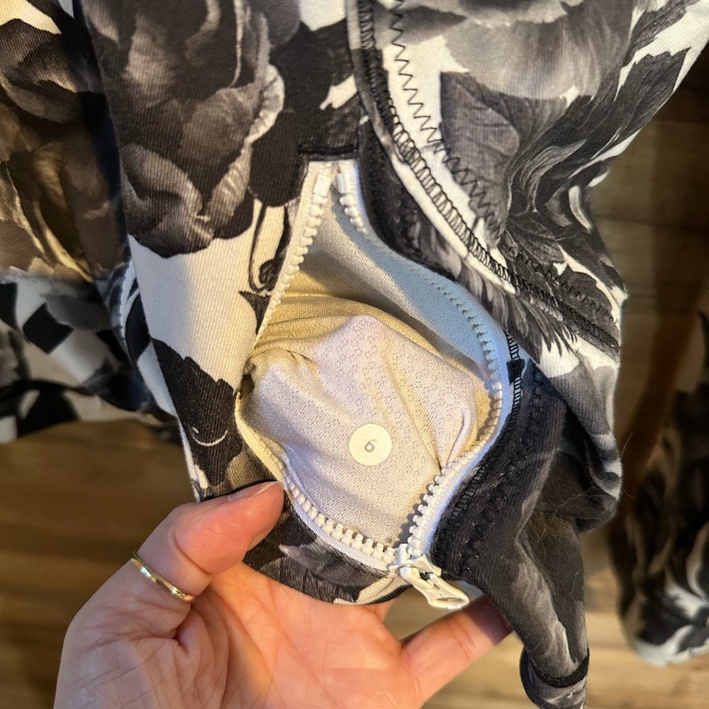 Lululemon Floral Zip-Up Jacket | Size 6 | Black & White | Stylish & Chic - Picture 3 of 6